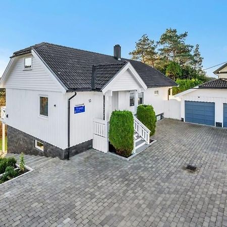 Romslig Og Fin Leilighet 17 Min Til Kristiansand Centrum Nodeland エクステリア 写真