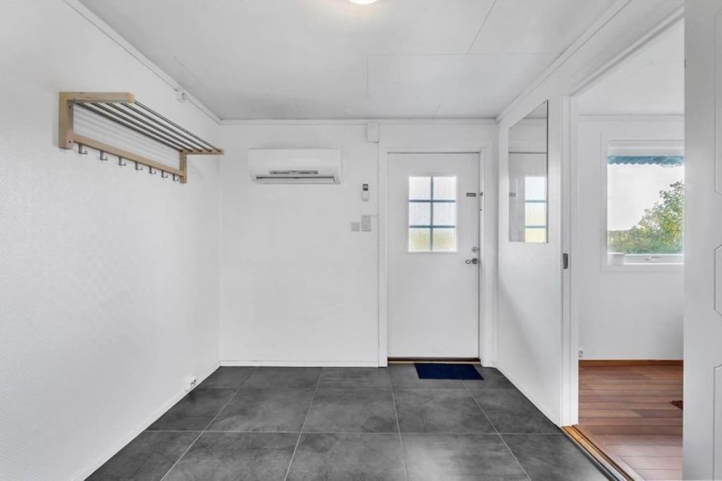 Romslig Og Fin Leilighet 17 Min Til Kristiansand Centrum Nodeland エクステリア 写真