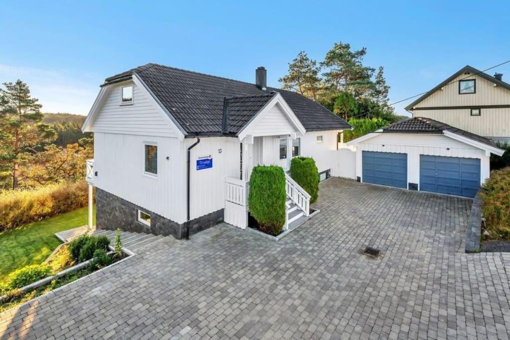 Romslig Og Fin Leilighet 17 Min Til Kristiansand Centrum Nodeland エクステリア 写真